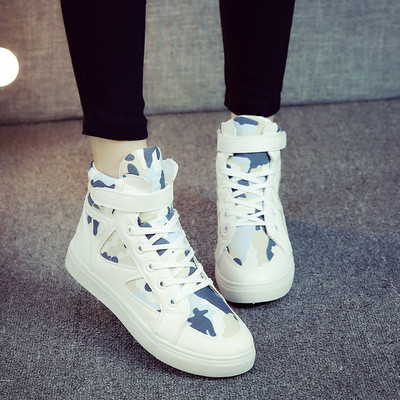 Κομψά και ψηλά γυναικεία αθλητικά παπούτσια με μπαλώματα και λορίδες σε τέσσερα σχέδια