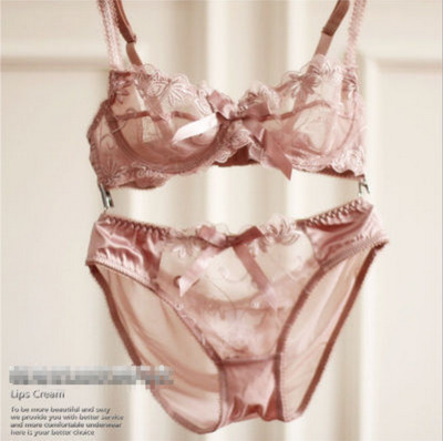 Πολύ κομψά γυναικεία εσώρουχα σε διάφορα χρώματα και μεγέθη