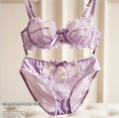 Πολύ κομψά γυναικεία εσώρουχα σε διάφορα χρώματα και μεγέθη