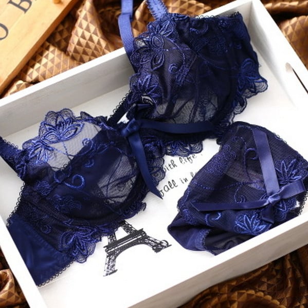 Πολύ κομψά γυναικεία εσώρουχα σε διάφορα χρώματα και μεγέθη