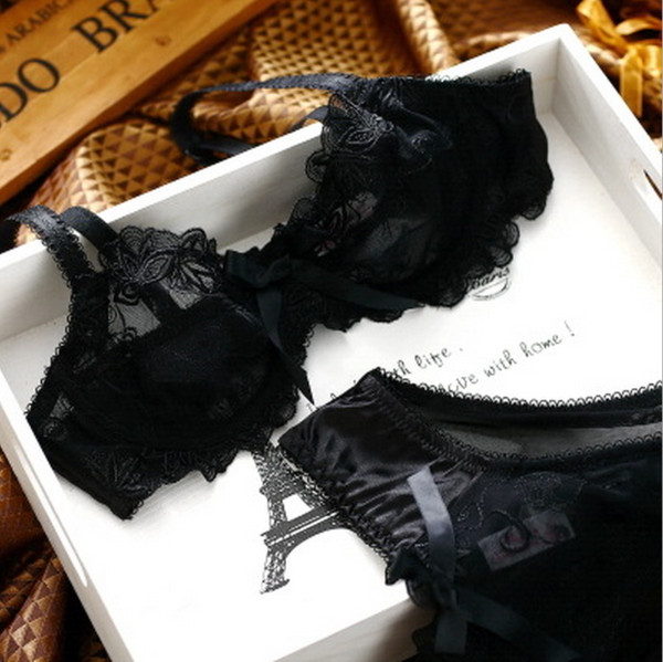 Πολύ κομψά γυναικεία εσώρουχα σε διάφορα χρώματα και μεγέθη