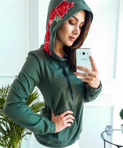 Πολύ ενημερωμένο γυναικείο φούτερ με κουκούλα και όμορφα κεντήματα