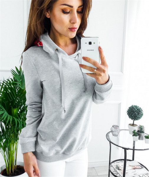 Πολύ ενημερωμένο γυναικείο φούτερ  με κουκούλα και όμορφα κεντήματα