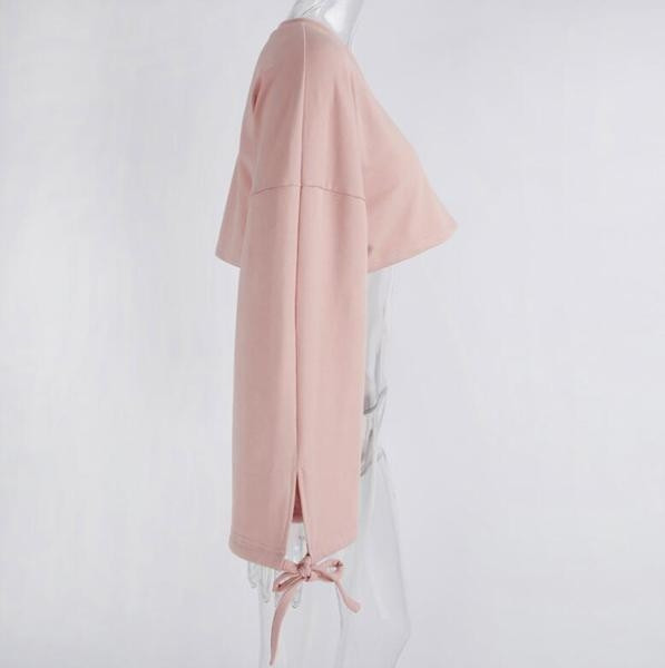 Κομψή γυναικεία μλούζα με κοντό μανίκι και κολάρο σε σχήμα O