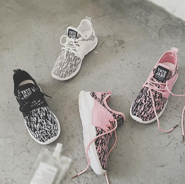 Πολύ άνετα και όμορφα γυναικεία καθημερινά πάνινα παπούτσια με επίπεδη σόλα - 3 μοντέλα