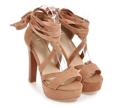 Модерни дамски обувки на висок ток с интересни кръстосани "римски" връзки до глезена