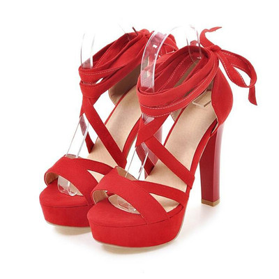 Модерни дамски обувки на висок ток с интересни кръстосани "римски" връзки до глезена