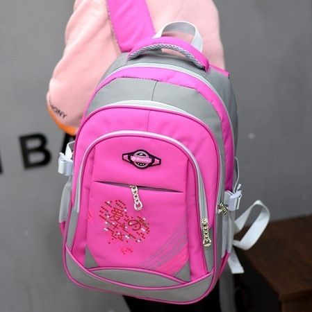 Σχολικό σακίδιο για κορίτσια και αγόρια σε τέσσερα χρώματα και διαφορετικές εικόνες