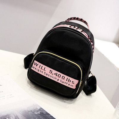 Κομψό γυναικείο σακίδιο σε μικρό μέγεθος σε μαύρο χρώμα και πολύχρωμες επιγραφές