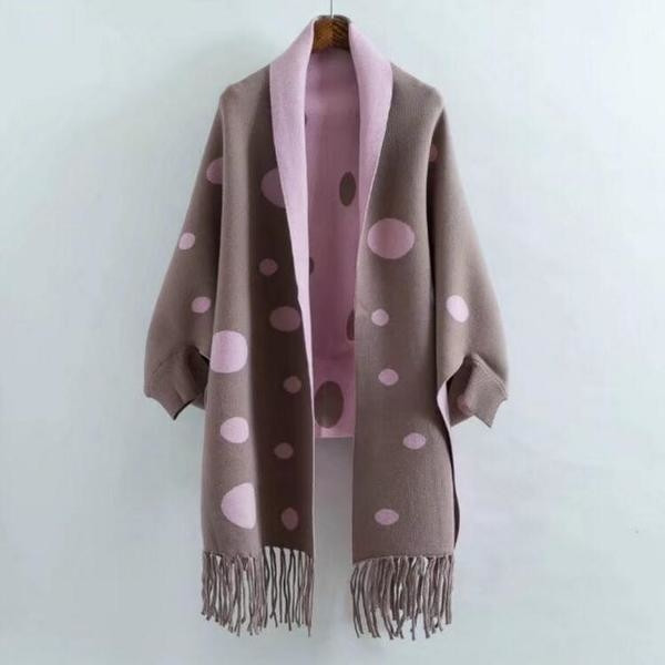 Πολύ ενδιαφέρουσα καθημερινή γυναικεία ζακέτα  με φαρδύ μανίκι τύπου πόντσο