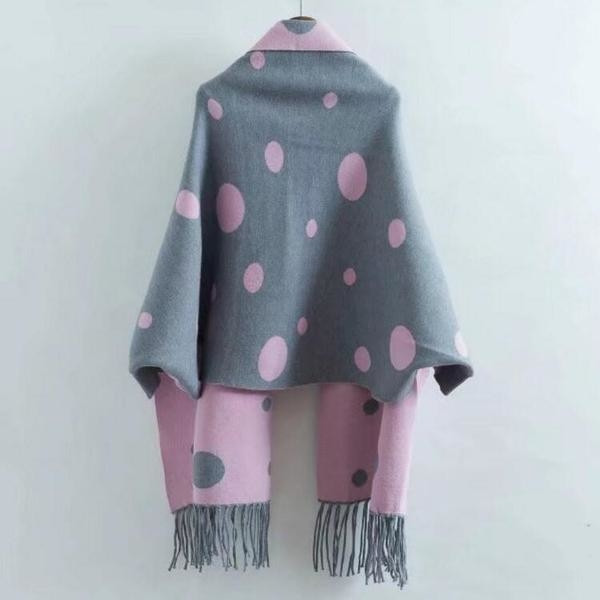 Πολύ ενδιαφέρουσα καθημερινή γυναικεία ζακέτα  με φαρδύ μανίκι τύπου πόντσο