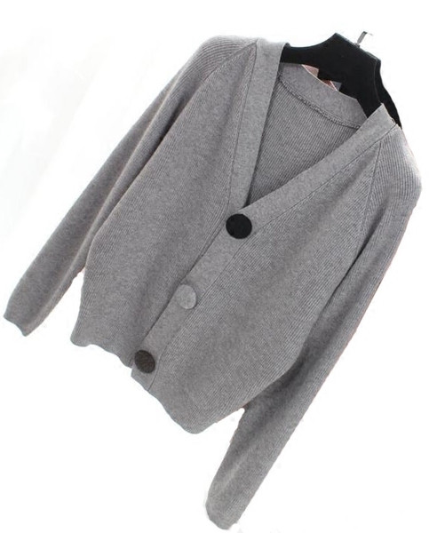 Ежедневна дамска жилетка с дълъг ръкав и V-образно деколте + много интересни големи шарени копчета