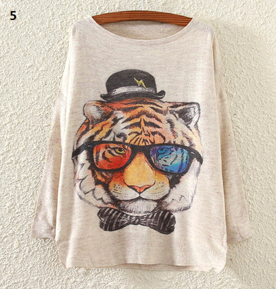 Ежедневен дамски пуловер с дълъг ръкав и най-различни шарени апликаций