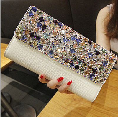 Μοντέρνα και κομψή γυναικεία τσάντα με λαμπερά μαργαριτάρια και μακριά λουράκι ώμου - 2 χρώματα