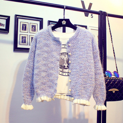 Άνετη γυναικεία ζακέτα  , κατάλληλη για  την άνοιξη και το  φθινόπωρο