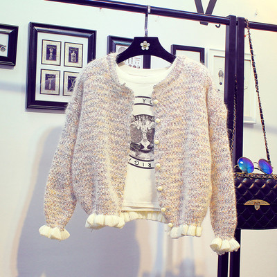 Άνετη γυναικεία ζακέτα  , κατάλληλη για  την άνοιξη και το  φθινόπωρο