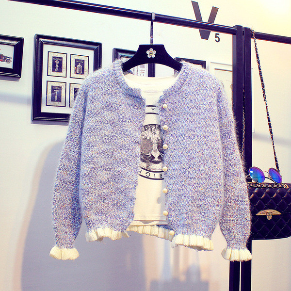 Άνετη γυναικεία ζακέτα  , κατάλληλη για  την άνοιξη και το  φθινόπωρο