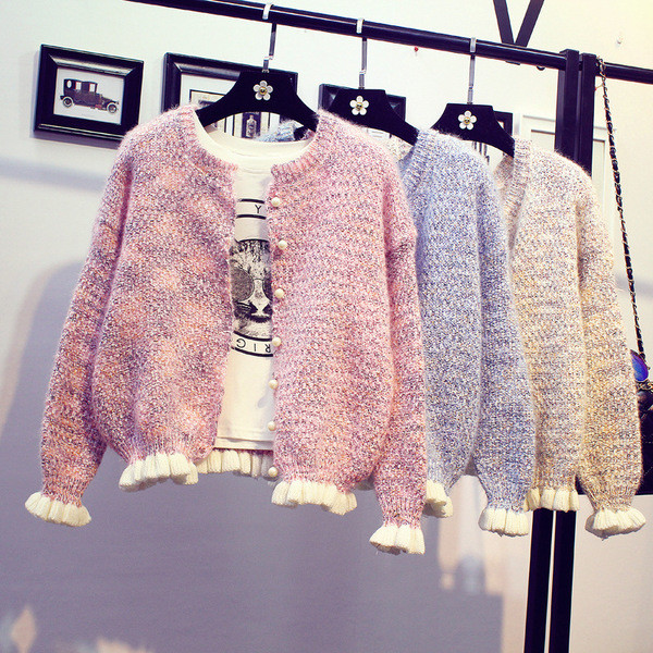 Άνετη γυναικεία ζακέτα  , κατάλληλη για  την άνοιξη και το  φθινόπωρο