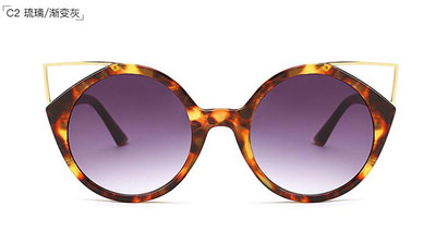 Μοντέρνα γυαλιά ηλίου με υψηλή υπεριώδη προστασία και μια ενδιαφέρουσα μη τυποποιημένη μορφή γυαλιού