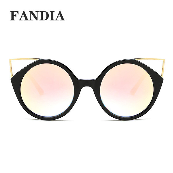 Μοντέρνα γυαλιά ηλίου με υψηλή υπεριώδη προστασία και μια ενδιαφέρουσα μη τυποποιημένη μορφή γυαλιού