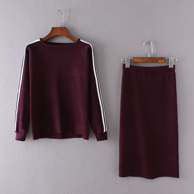 Καθημερινό και πολύ άνετο γυναικείο σετ δύο τεμαχίων που διαθέτει μια άνετη μακριά φούστα και κοντό μπλουζάκη με  μανίκια και έν