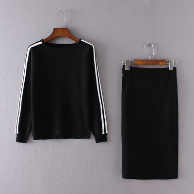 Καθημερινό και πολύ άνετο γυναικείο σετ δύο τεμαχίων που διαθέτει μια άνετη μακριά φούστα και κοντό μπλουζάκη με  μανίκια και έν