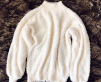 Много удобен и много мек дамски пуловер с полувисока О-образна яка