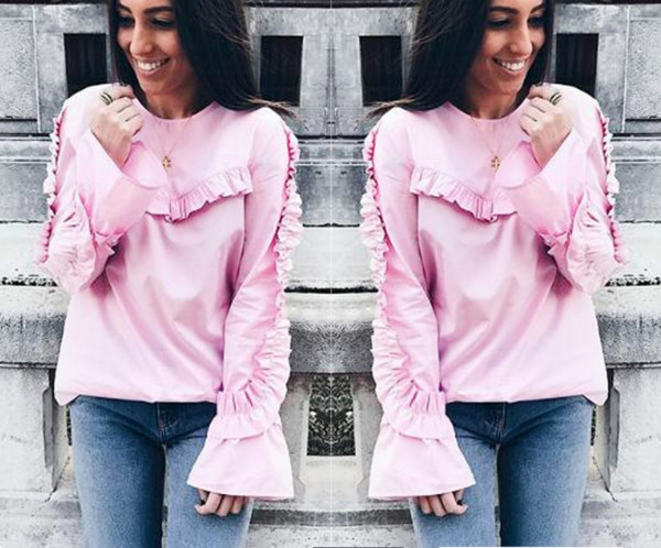 Πολύ ενδιαφέρουσα γυναικεία μπλούζα με κολάρο σε σχήμα O και μακρύ φαρδύ μανίκι