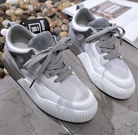 Πολύ άνετα γυναικεία αθλητικά πάνινα παπούτσια με επίπεδη σόλα και αναπνεύσιμο ύφασμα σε τρία διαφορετικά χρώματα