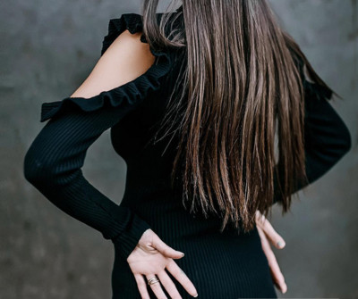 Ένα casual, πολύ κομψό γυναικείο φόρεμα και με μακριά μανίκια