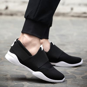 Ένα ενδιαφέρον μοντέλο αθλητικά παπούτσια ανδρικά σε 3 χρώματα