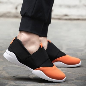 Ένα ενδιαφέρον μοντέλο αθλητικά παπούτσια ανδρικά σε 3 χρώματα