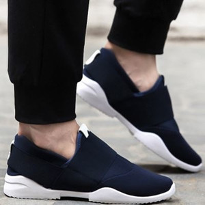 Ένα ενδιαφέρον μοντέλο αθλητικά παπούτσια ανδρικά σε 3 χρώματα