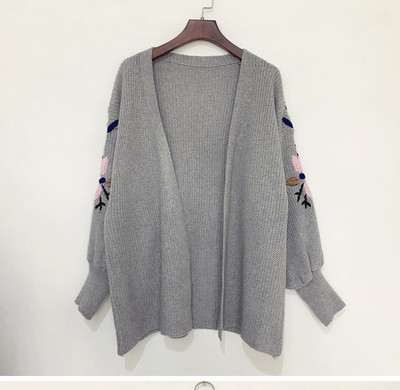 Γυναικεία ζακέτα με ενδιαφέρον κεντήματα και σε διάφορα χρώματα