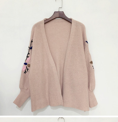 Γυναικεία ζακέτα με ενδιαφέρον κεντήματα και σε διάφορα χρώματα