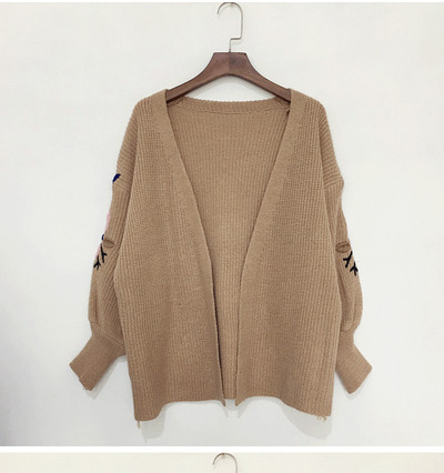 Γυναικεία ζακέτα με ενδιαφέρον κεντήματα και σε διάφορα χρώματα