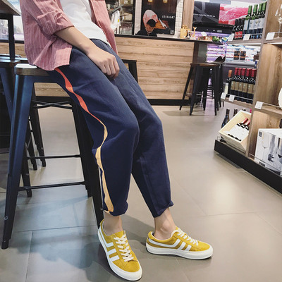 Κομψά αντρικά παντελόνια σε ευρύ σχέδιο σε δύο χρώματα ιμάντα