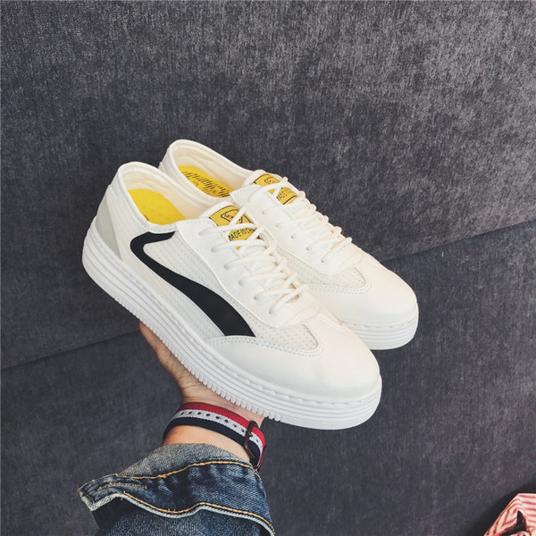 Стилни мъжки кецове в бял цвят и удобна подметка, подходящи за ежедневие