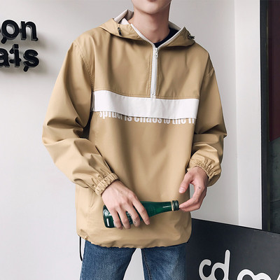 Αθλητικό ανδρικό φούτερ σε ένα ευρύ μοντέλο με κουκούλα και σε τρία χρώματα