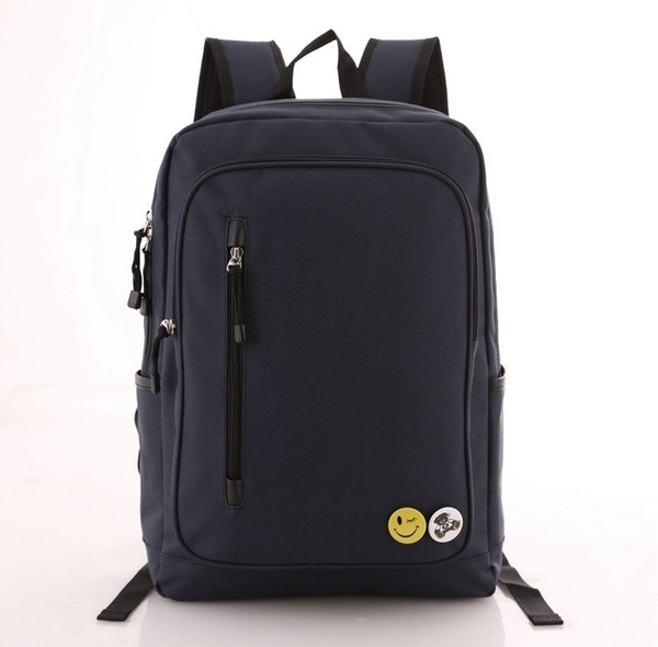 Παιδικό σχολικό σακίδιο για αγόρια σε ένα απλό σχέδιο με πολλά φερμουάρ