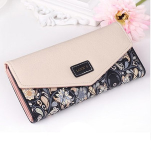 Απαλό και πολύχρωμο γυναικείο πορτοφόλι σε διάφορα χρώματα