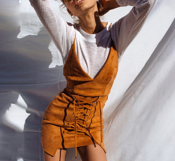 Γυναικείο φόρεμα  με λεπτούς ιμάντες και πολύ ενδιαφέρουσες διασταυρώσεις στο κάτω μέρος