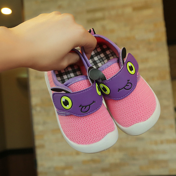 Αθλητικά παιδικά πάνινα παπούτσια για αγόρια και κορίτσια με ενδιαφέρον αυτοκόλλητα