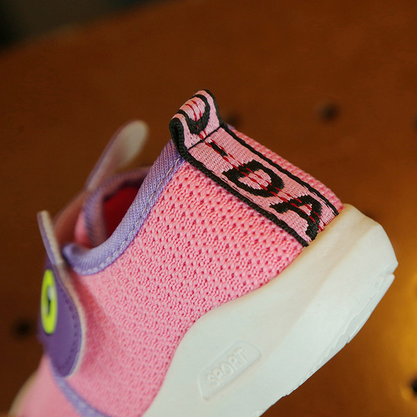 Αθλητικά παιδικά πάνινα παπούτσια για αγόρια και κορίτσια με ενδιαφέρον αυτοκόλλητα