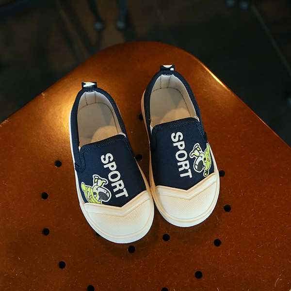 καθημερινά μοκασίνια για κορίτσια και αγόρια σε τρία χρώματα με επιγραφή και εφαρμογή