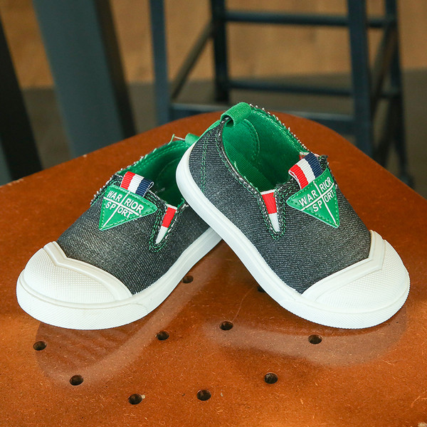 Αθλητικές παιδικές μοκασίνια για αγόρια σε δύο χρώματα