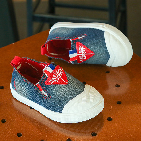 Αθλητικές παιδικές μοκασίνια για αγόρια σε δύο χρώματα