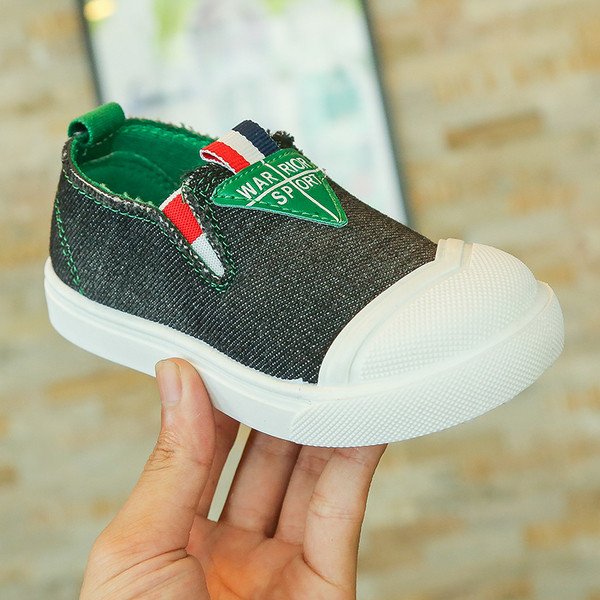 Αθλητικές παιδικές μοκασίνια για αγόρια σε δύο χρώματα