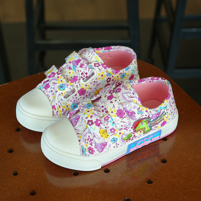 Γυναικεία αθλητικά παπούτσια με φυτικά μοτίβα με δίχρωμα μπαλώματα