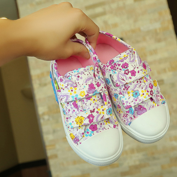 Γυναικεία αθλητικά παπούτσια με φυτικά μοτίβα με δίχρωμα μπαλώματα